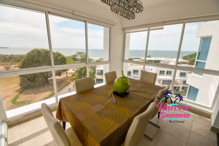 Elegante apartamento con vista al mar en Playa Blanca