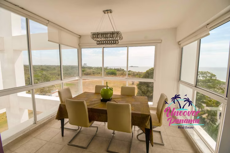 Elegante apartamento con vista al mar en Playa Blanca