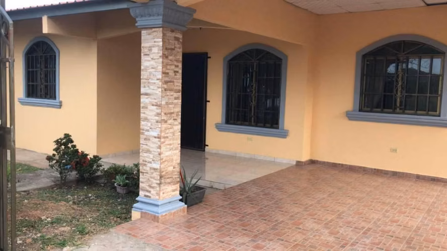 Se Vende Casa en Aguadulce 3 recamaras Barriada La Guadalupe