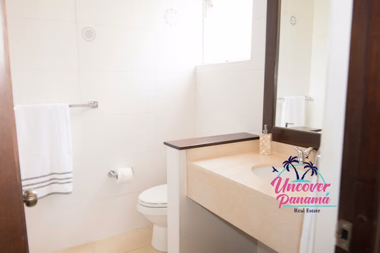 Se vende Amplia villa de lujo con impresionantes vistas al lago en Decameron