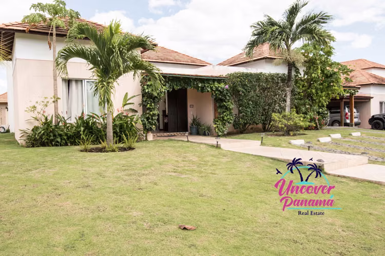Se vende Amplia villa de lujo con impresionantes vistas al lago en Decameron