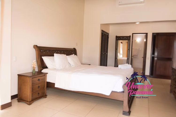 Se vende Amplia villa de lujo con impresionantes vistas al lago en Decameron