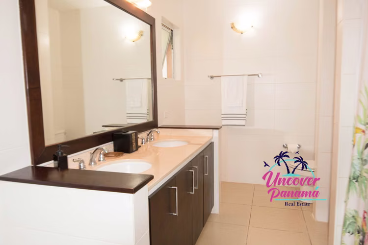 Se vende Amplia villa de lujo con impresionantes vistas al lago en Decameron