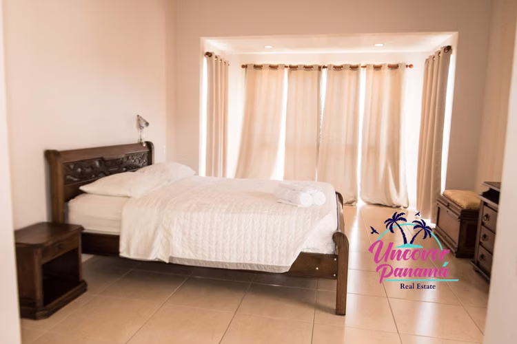 Se vende Amplia villa de lujo con impresionantes vistas al lago en Decameron
