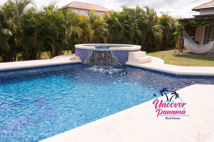Se vende Amplia villa de lujo con impresionantes vistas al lago en Decameron
