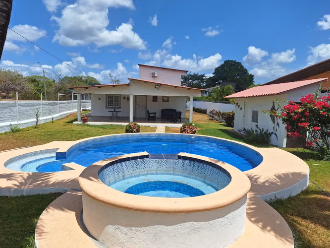 Casa de Playa con Piscina y Jacuzzi en Costa Esmeralda