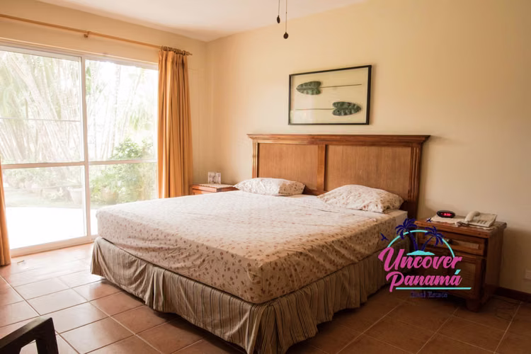 Se vende Majestuosa casa con hermosa vista de un lago pintoresco