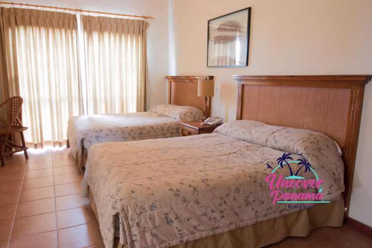 Se vende Majestuosa casa con hermosa vista de un lago pintoresco