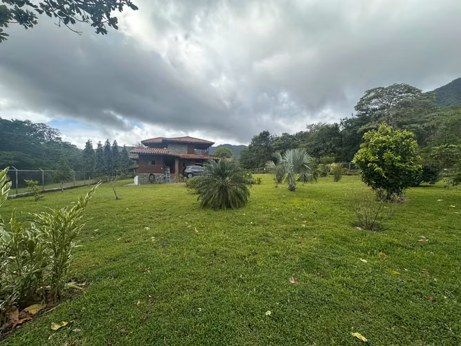 Venta de Casa en El Valle, El Pedregal, 3,975m2 de Terreno
