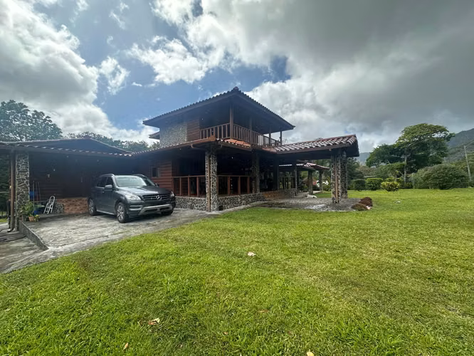 Venta de Casa en El Valle, El Pedregal, 3,975m2 de Terreno
