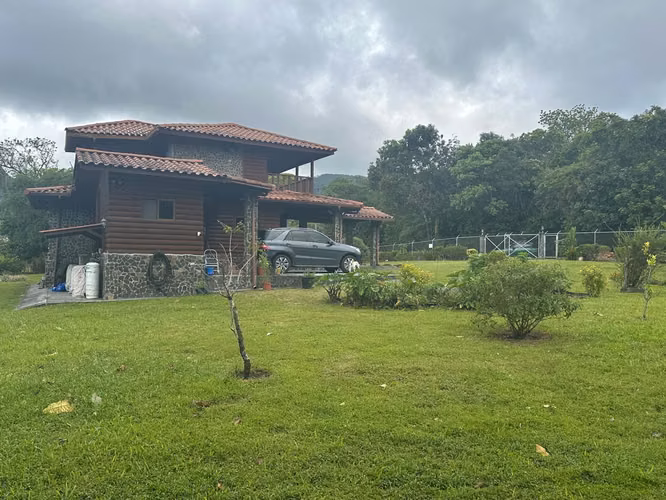 Venta de Casa en El Valle, El Pedregal, 3,975m2 de Terreno