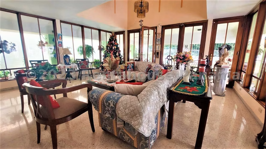 Venta de Casa Glamorosa de 334 m² en La Alameda, Betania 26-4505gg