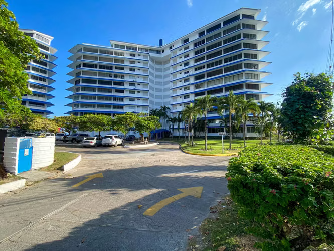 Apartamento Frente al Mar en Venta en Coronado: su Paraíso le Espera