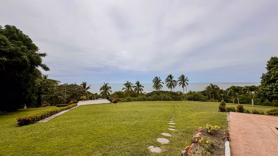 Se vende casa frente al mar en Seacliff, Coclé