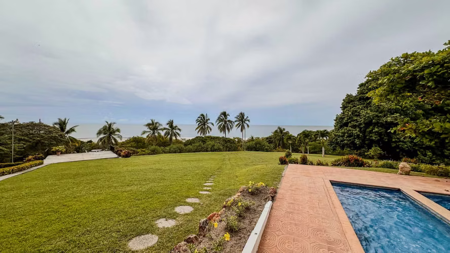 Se vende casa frente al mar en Seacliff, Coclé