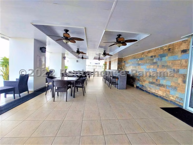 Venta de Apartamento de 130 m2 en PH Sky Level, Hato Pintado 26-7950GG