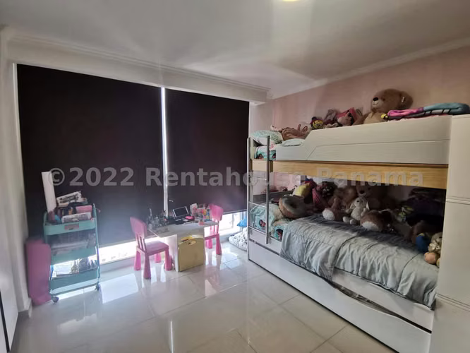 Venta de Apartamento de 130 m2 en PH Sky Level, Hato Pintado 26-7950GG