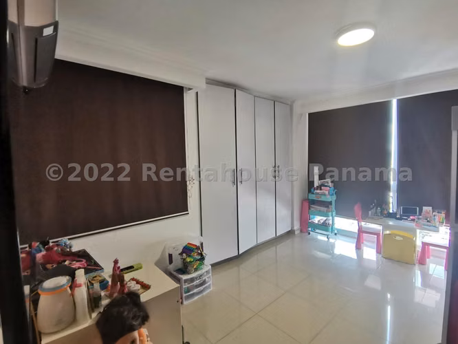Venta de Apartamento de 130 m2 en PH Sky Level, Hato Pintado 26-7950GG
