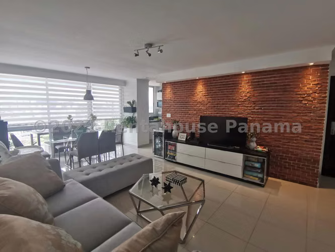 Venta de Apartamento de 130 m2 en PH Sky Level, Hato Pintado 26-7950GG