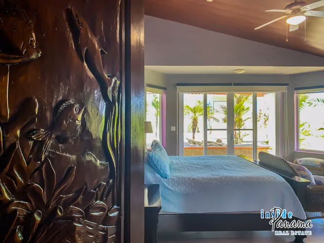 Casa de Lujo Frente al Mar en Playa La Barqueta Panamá