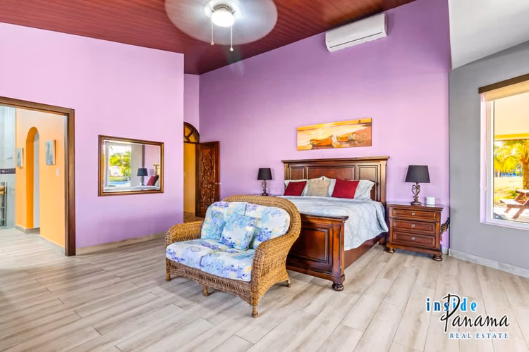 Casa de Lujo Frente al Mar en Playa La Barqueta Panamá