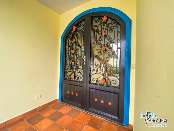 Casa de Lujo Frente al Mar en Playa La Barqueta Panamá