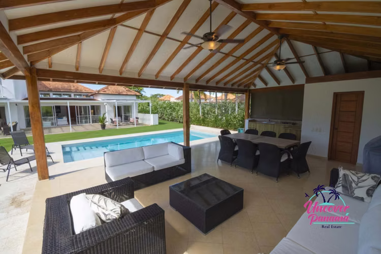 Villa de 4 Recámaras con Piscina Privada en Costa Blanca Golf & Villas
