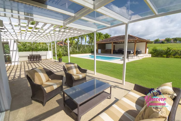 Villa de 4 Recámaras con Piscina Privada en Costa Blanca Golf & Villas