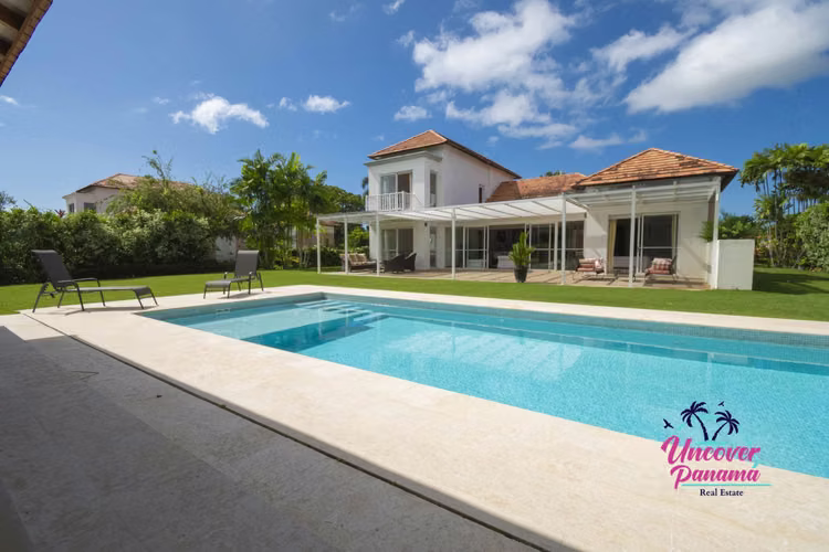 Villa de 4 Recámaras con Piscina Privada en Costa Blanca Golf & Villas
