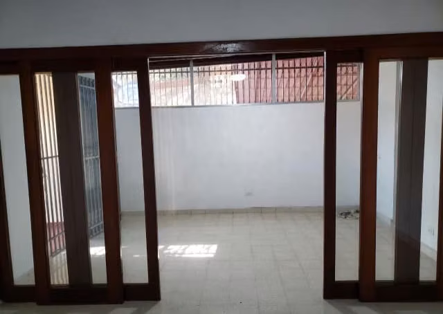 SE VENDE CASA EN MIRAFLORES DE 619 M2 SOBRE TERRENO DE 1090 M2