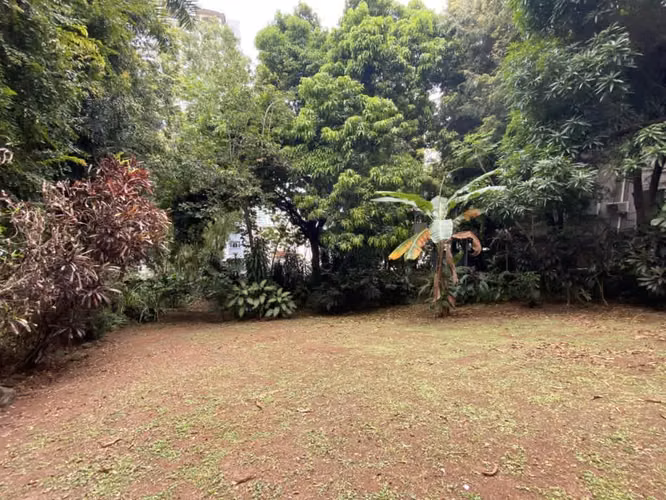 Edificio en venta en la Cresta, ideal para inversión, con 3 amplios apartamentos