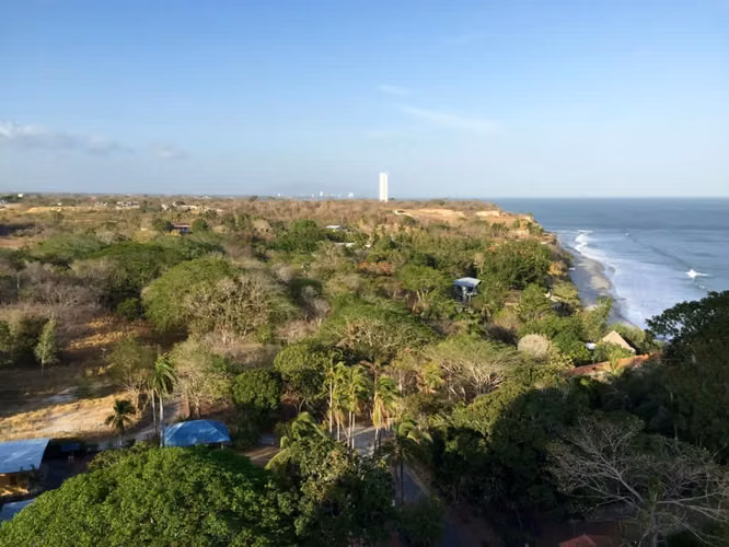 Extenso Terreno a dos minutos de playa en Riomar – San Carlos