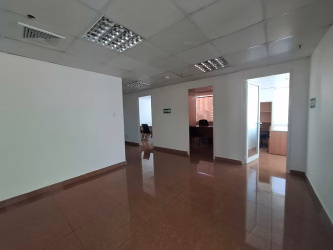 Alquiler de Oficina en Vía Brasil, Bella Vista, Plaza Korintho, 104m2