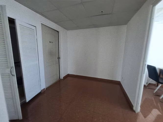 Alquiler de Oficina en Vía Brasil, Bella Vista, Plaza Korintho, 104m2