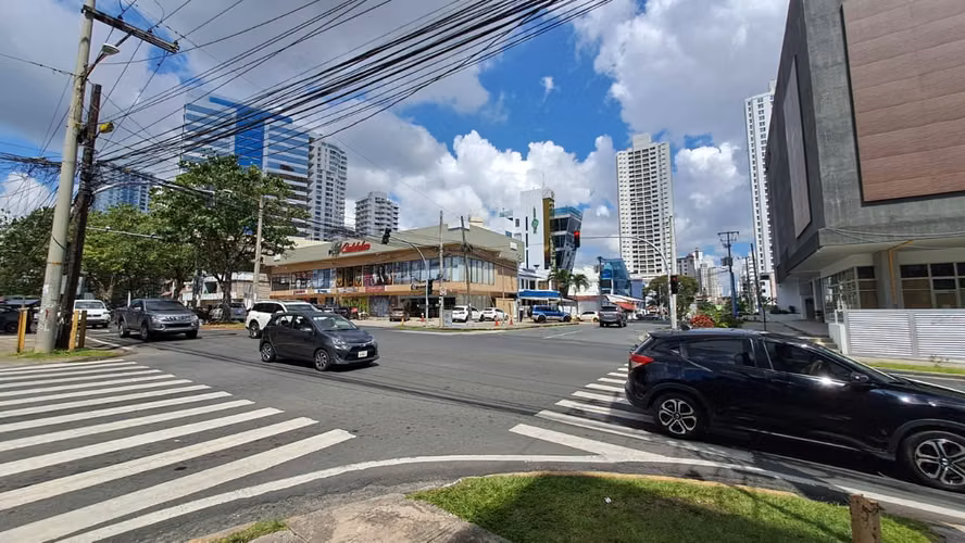 Alquiler de Oficina en Vía Brasil, Bella Vista, Plaza Korintho, 104m2