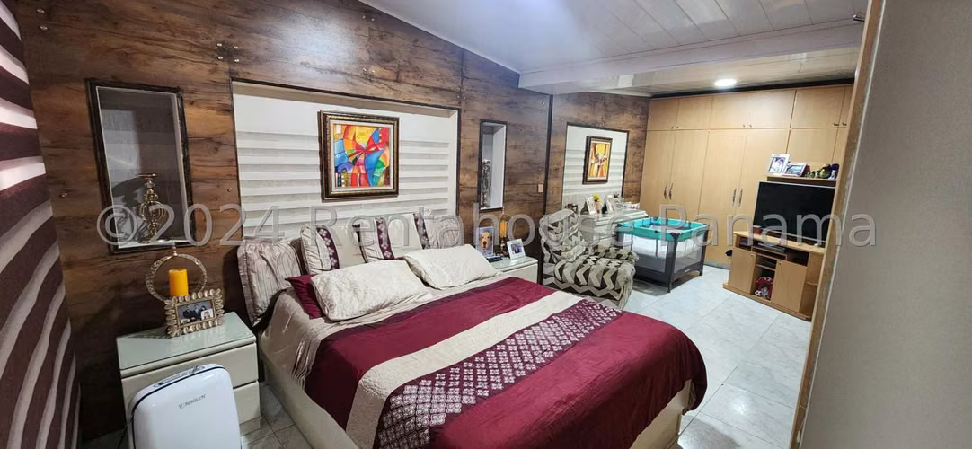 Venta de Casa con 236 m2 de Terreno en Vía Fernández de Córdoba 25-2765GG