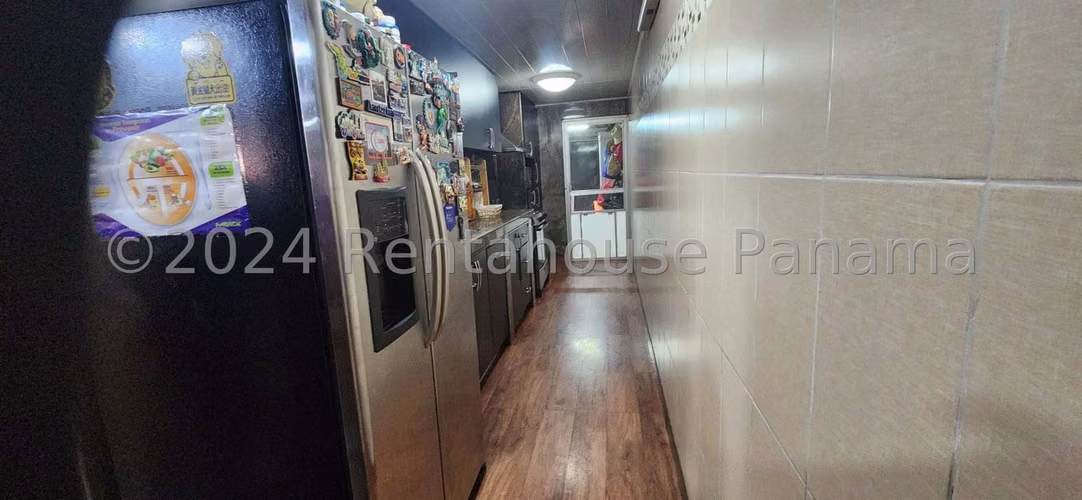 Venta de Casa con 236 m2 de Terreno en Vía Fernández de Córdoba 25-2765GG