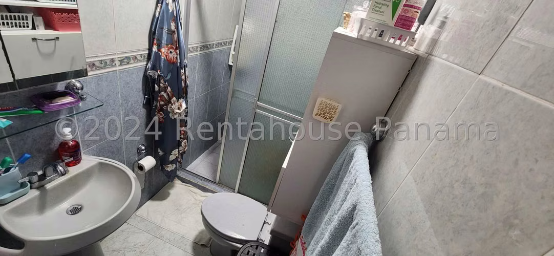 Venta de Casa con 236 m2 de Terreno en Vía Fernández de Córdoba 25-2765GG