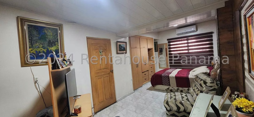 Venta de Casa con 236 m2 de Terreno en Vía Fernández de Córdoba 25-2765GG
