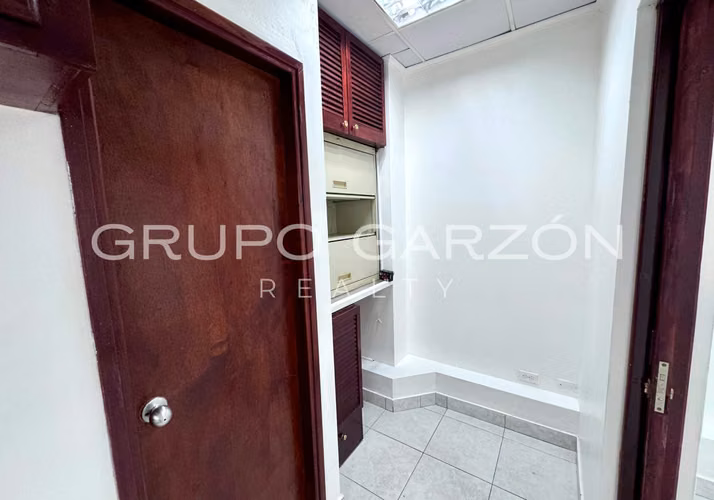 Venta consultorio en Hospital San Fernando (Centro Especializado)