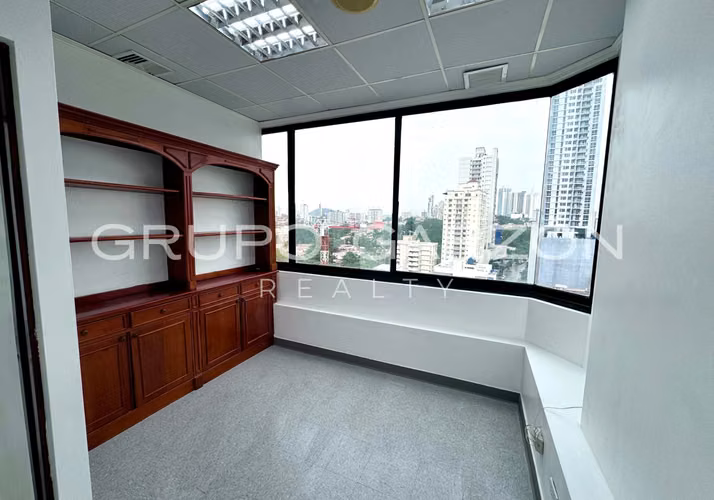 Venta consultorio en Hospital San Fernando (Centro Especializado)