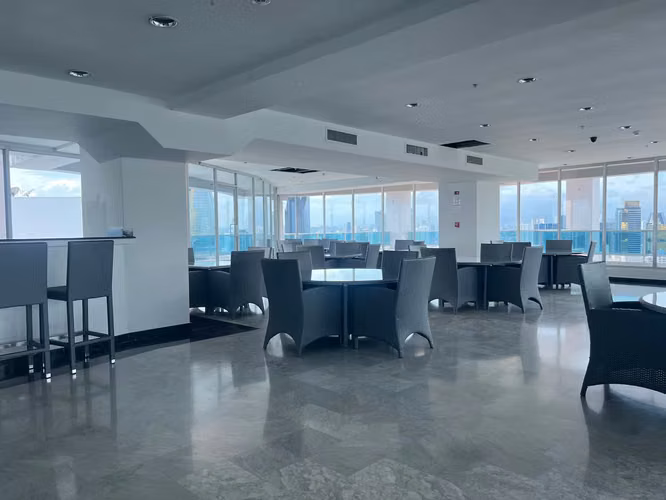 Edificio Grand Bay Tower, Avenida Balboa