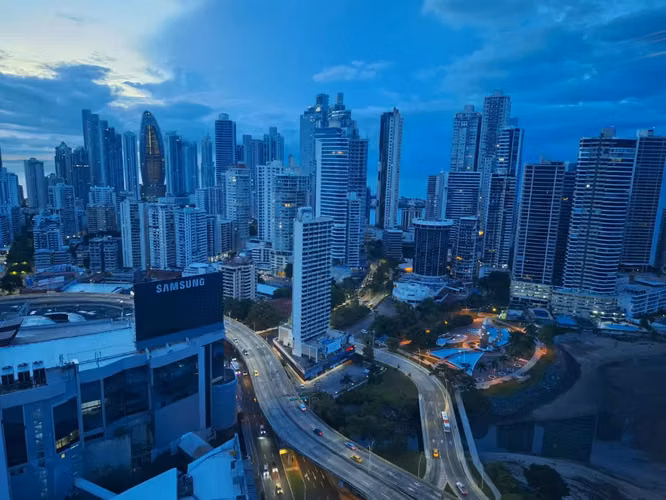 Edificio Grand Bay Tower, Avenida Balboa