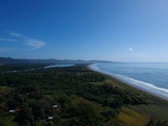Se Vende Terreno con Cabaña en Isla Cañas