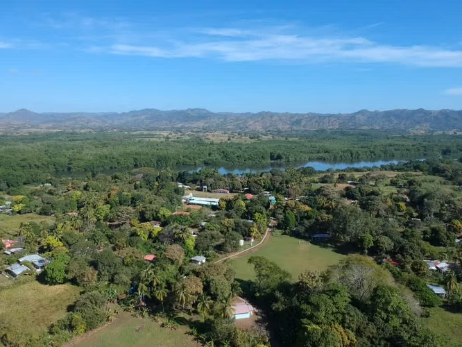 Se Vende Terreno con Cabaña en Isla Cañas