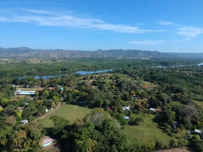 Se Vende Terreno con Cabaña en Isla Cañas