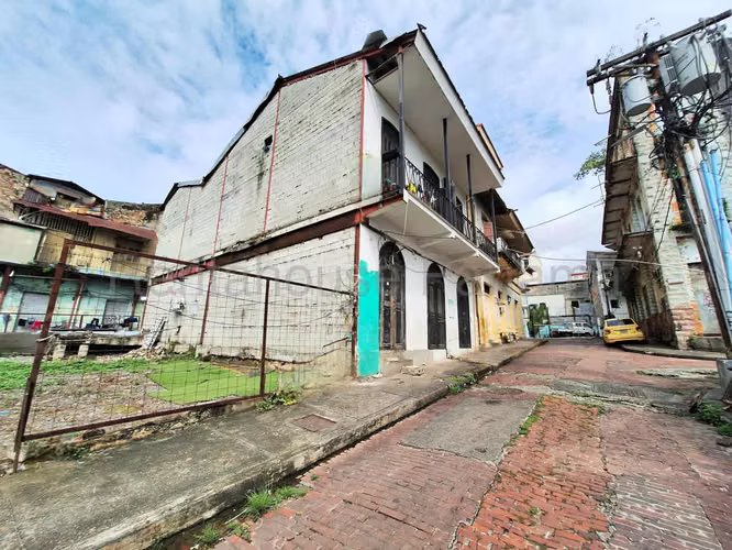 Venta de Terreno en Casco Antiguo 25-6729GG