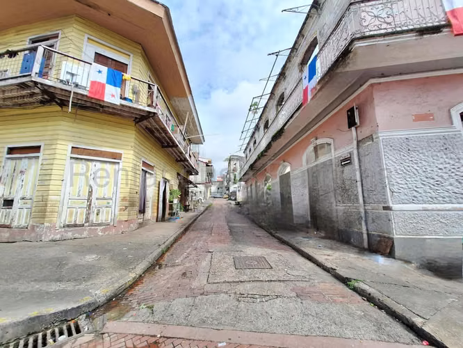 Venta de Terreno en Casco Antiguo 25-6729GG