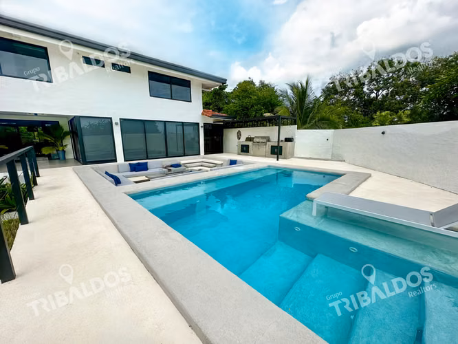 VENTA DE HERMOSA CASA DE PLAYA EN EL CORTIJO, COSTA ESMERALDA - Imagen 2