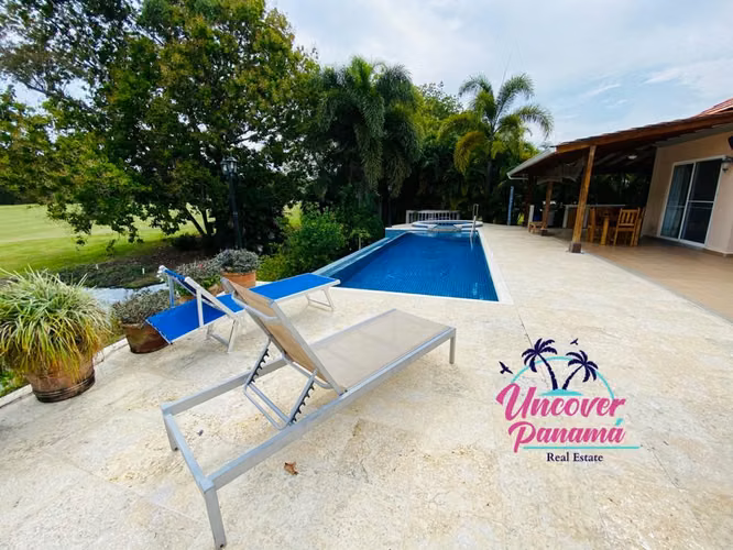 Villa de un nivel con piscina privada en Costa Blanca Decameron
